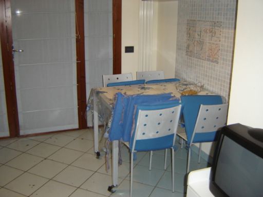 angolo pranzo con porta finestra x giardino